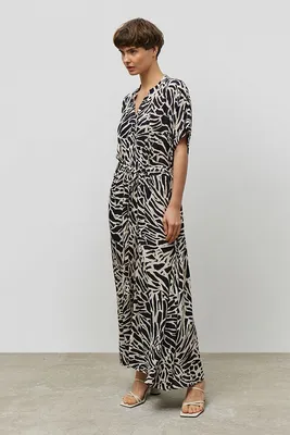Платье с анималистическим принтом - артикул B451084, цвет BEIGE-BLACK  PRINTED - купить по цене 7999 руб. в интернет-магазине Baon