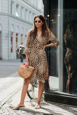Платье с леопардовым принтом — цена 995 грн в каталоге Платья миди ✓ Купить  женские вещи по доступной цене на Шафе | Украина #129464532