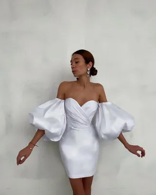 Стильное свадебное мини платье из атласа с объемными рукавами 14014 |  Vivabride