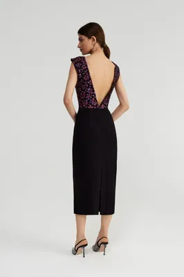 Кремовое приталенное платье с V-образным вырезом 0358224506-61 - купить в  интернет-магазине LOVE REPUBLIC по цене: 2 051 ₽