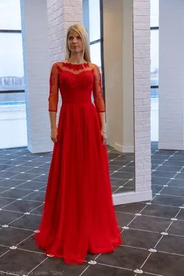 Вечернее платье А-силуэта в красном цвете