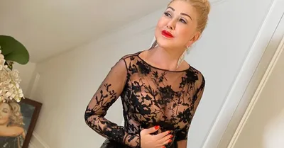 65-летняя Любовь Успенская позировала в прозрачных платьях на домашней  фотосессии