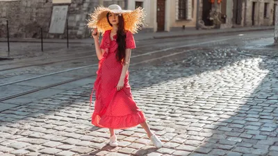 Модные красные платья 2024–2025 (100 фото): тенденции, фасоны, тренды,  новинки, советы стилиста для женщин