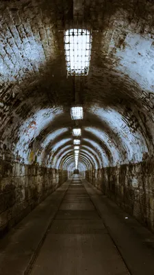 Скачать 938x1668 тоннель, подземный, заброшенный, освещение обои, картинки  iphone 8/7/6s/6 for parallax