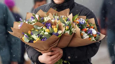 Простоят три недели\": сыктывкарский флорист рассказала, как сохранить букет  после 8 Марта