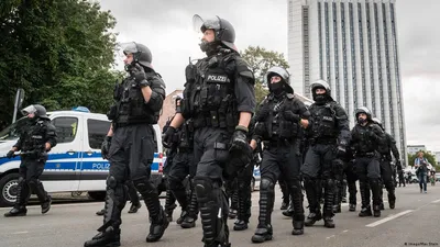 Когда полиция ФРГ может применить силу против демонстрантов – DW –  18.05.2021