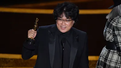 Режиссер Пон Джун Хо, режиссер «Паразиты», хихикает над своей победой на «Оскаре 2020» слишком мило | Подростковая мода