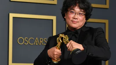 Пон Джун Хо, обладатель премии «Оскар»: посмотрите на эти трогательные гифки режиссера | ИгрыРадар+