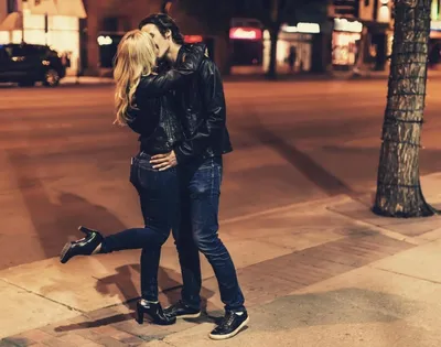 Почему на самом деле девушки приподнимают ногу во время поцелуя » Новости  Беларуси - последние новости на сегодня - UDF