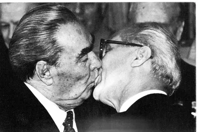 Cкандальные поцелуи Брежнева: Маргарет Тэтчер, Чаушеску, Индира Ганди | Еда  и Путешествия | Дзен