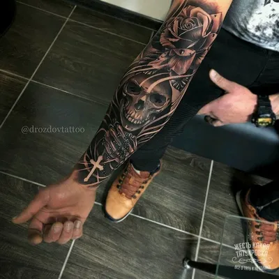 Тату на предплечье роза крест череп | Forearm sleeve tattoos, Skull sleeve  tattoos, Sleeve tattoos