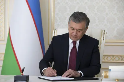 Президент Узбекистана получит свои штандарт и знак