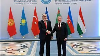 Главу государства встретил Президент Республики Узбекистан Шавкат Мирзиёев  - Новости | Караван