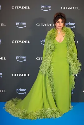 Приянка Чопра Джонас поражает великолепным зеленым ансамблем на премьере «Цитадели» – ABC News