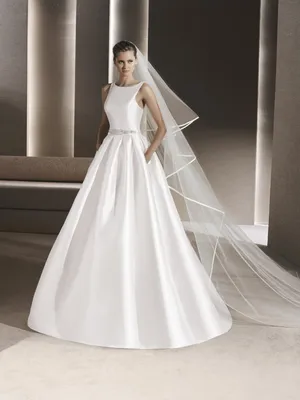Простое закрытое свадебное платье La Sposa RIA ✓ покупают в салоне Виктория!