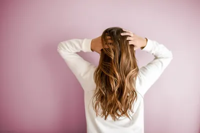 Прыщи на голове у женщин в волосах: гормональные причины, чем лечить |  Романов Георгий Никитич