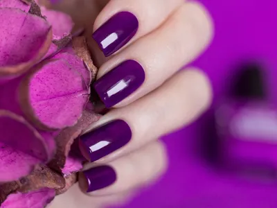 Пурпурный цвет ногтей - 77 фото