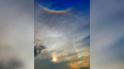 Круговая и перевернутая радуги: жители Днепра и области заметили на небе  гало