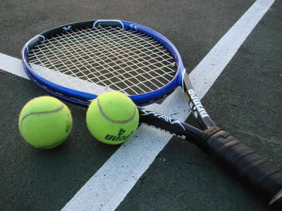 Женского красного ракетка для тенниса PRADA купить в интернет-магазине ЦУМ,  арт. 2XD033-2DYP-F0011