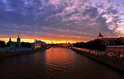 Закат на реке. Вид на Москву - обои на рабочий стол