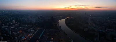 Раннее утро. Рассвет в дымке над Москвой - обои на рабочий стол