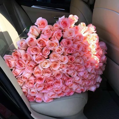Букет цветов в машине - 80 фото