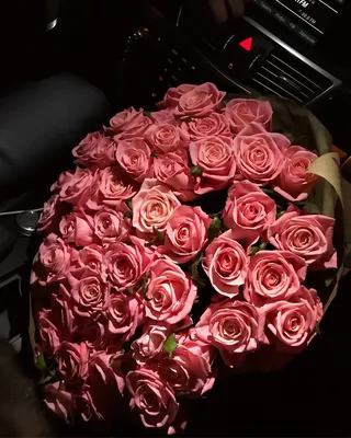 Цветы в машине ночью - 59 фото