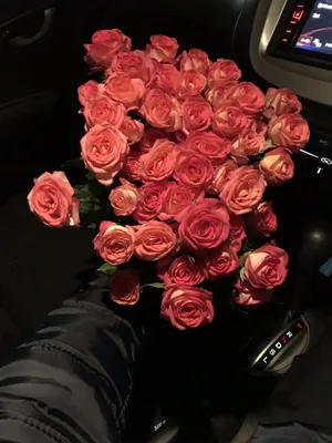 Цветы в машине ночью - 76 фото
