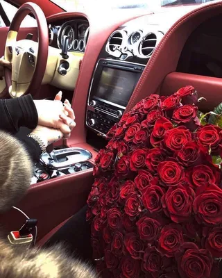 Букет роз в машине - 76 фото