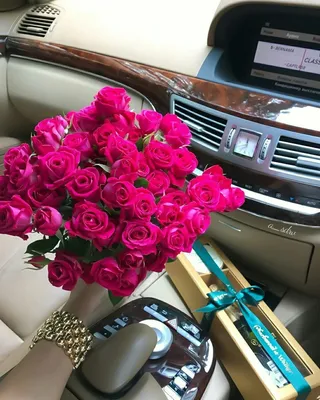 Букет цветов в машине (75 фото)