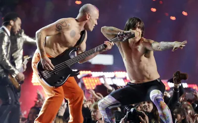 Red Hot Chili Peppers на сцене обои для рабочего стола, картинки и фото -  RabStol.net