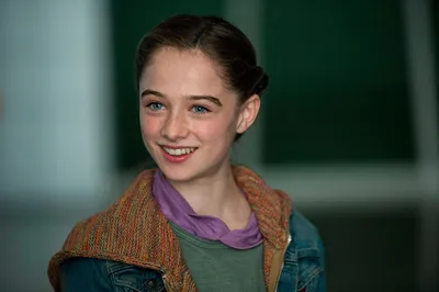 Обои для рабочего стола Девочки Улыбка Raffey Cassidy Tomorrowland Дети кино