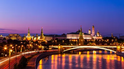 Скачать обои мост, река, Москва, Кремль, Россия, ночной город, набережная,  Москва-река, раздел город в разрешении 2048x1152
