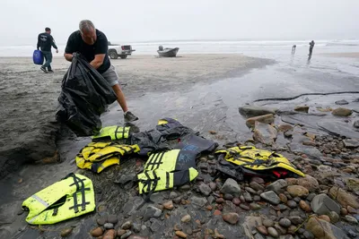 По словам официальных лиц, восемь человек погибли после того, как два рыбацких судна перевернулись возле Сан-Диего – ABC News