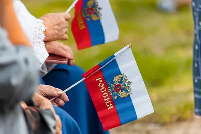 Глава Якутии Айсен Николаев: Российский флаг гордо веет в самых далеких  северных поселках - YakutiaMedia