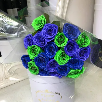 19 сине-зеленых роз в букете | Бесплатная доставка цветов по Москве