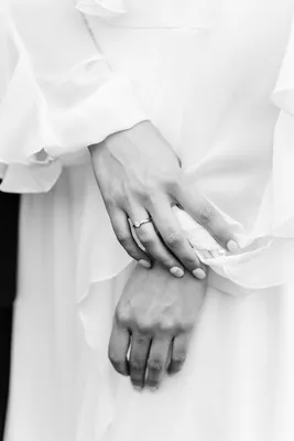 holding hands, рука в руке картинки свадебные, свадьба, свадебный,  обручальное на женских руках, женская и мужская руки переплетены вместе фото