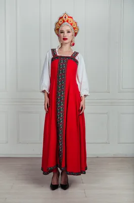 Платья в русском стиле: русско-народные мотивы, шпательные и современные |  Наряды, Модели, Платье из платка