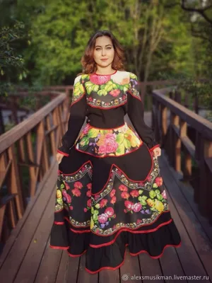 Русский народный стилизованный костюм:: сарафан, блузка, коротена и  кокошник.