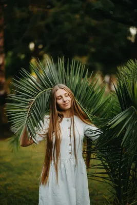 Волосы длинные волосы русые волосы идеи для фото lifestyle девушка стиль  одежды фотосессия в пальмах природа Турция | Фотосессия, Пальмы, Идеи для  фото