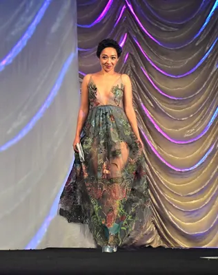 Рут Негга в платье Valentino на кинофестивале в Палм-Спрингс — 28-я ежегодная Пальмовая ветвь — 2