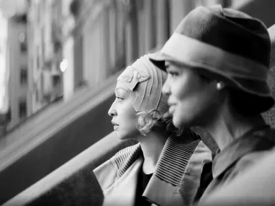 Рут Негга и Тесса Томпсон в фильме «Мимоход» | От «Дома Gucci» до «Уважения» — вот самые крупные отказы от «Оскара» 2022 года | POPSUGAR Entertainment UK Фото 5