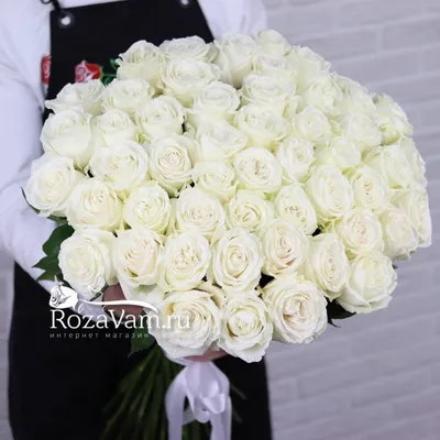 Купить Красные и белые розы в коробке 45 шт. в Ростове-на-Дону от 6850.00  руб