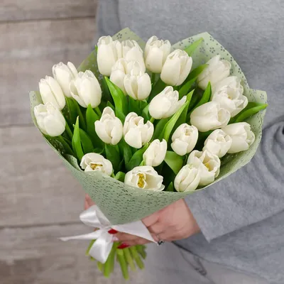 Букет белых тюльпанов купить по цене 6400 рублей в Хабаровске — интернет  магазин Shop Flower.