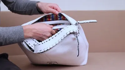 Женская белая сумка VERSACE JEANS COUTURE купить в интернет-магазине ЦУМ,  арт. 75VA4BFC/ZS413