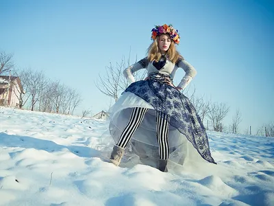 В этом сезоне носите легинсы со штрипками | Vogue Russia