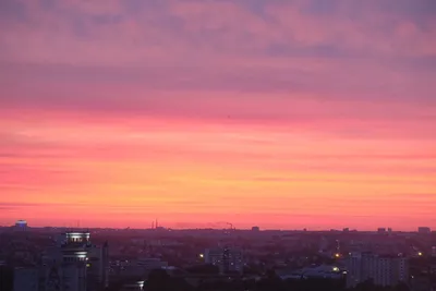 Кроваво красный закат над Барнаулом. Фото с крыши многоэтажки