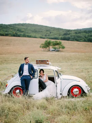 vintage car, свадебные фото с ретро автомобилем, свадебная фотосессия с  ретро машиной, свадебная фотосессия фольксваген битл, машина жук  фольксваген на свадьбу, ретро машины - The-wedding.ru