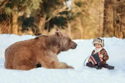 Зимняя фотосессия с медведем Степаном. Детский и семейный фотограф с  животными в Москве Гурьева Надежда