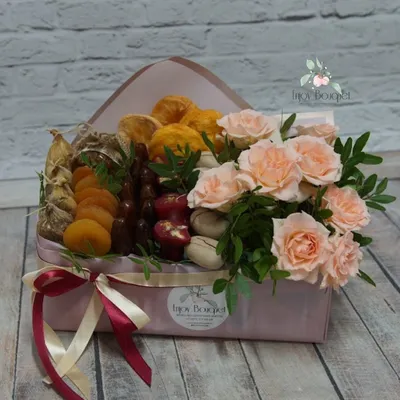 Букет с весенними цветами в шляпной коробке на 8 марта купить в Краснодаре  недорого - доставка 24 часа